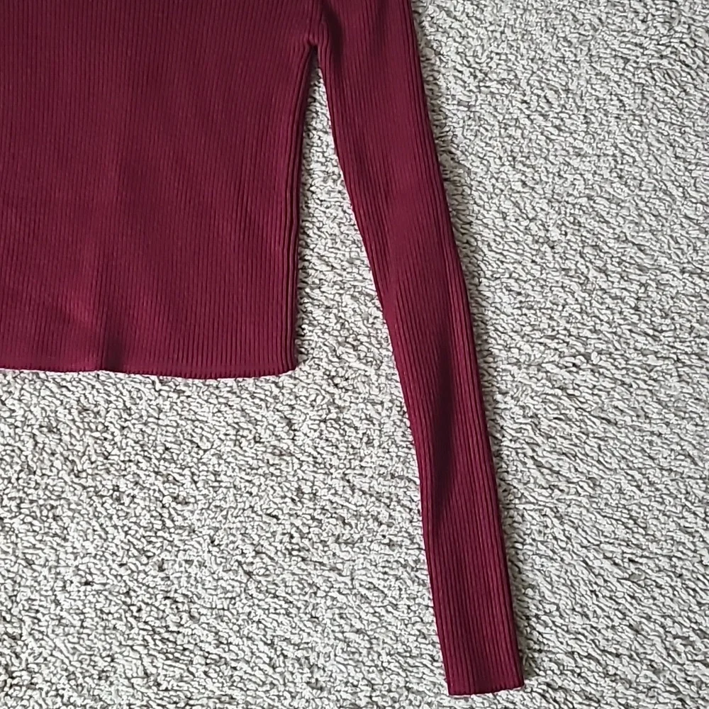 Fitted Ribbed Cropped Sweater